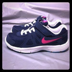 Nike Revolution 2